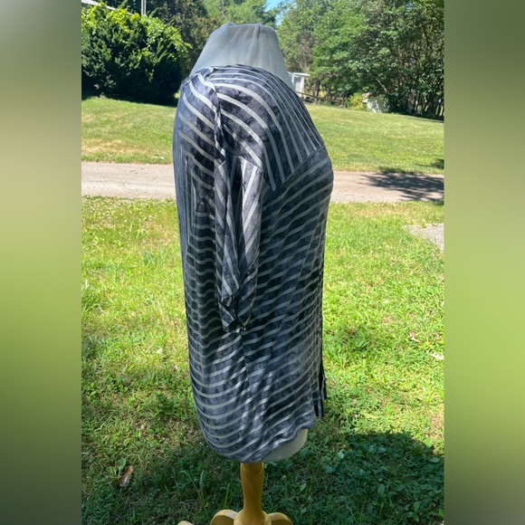 BAY STUDIO WOMENS L GREY GEOMETRIC STRIPE TOP - Picture 3 of 8